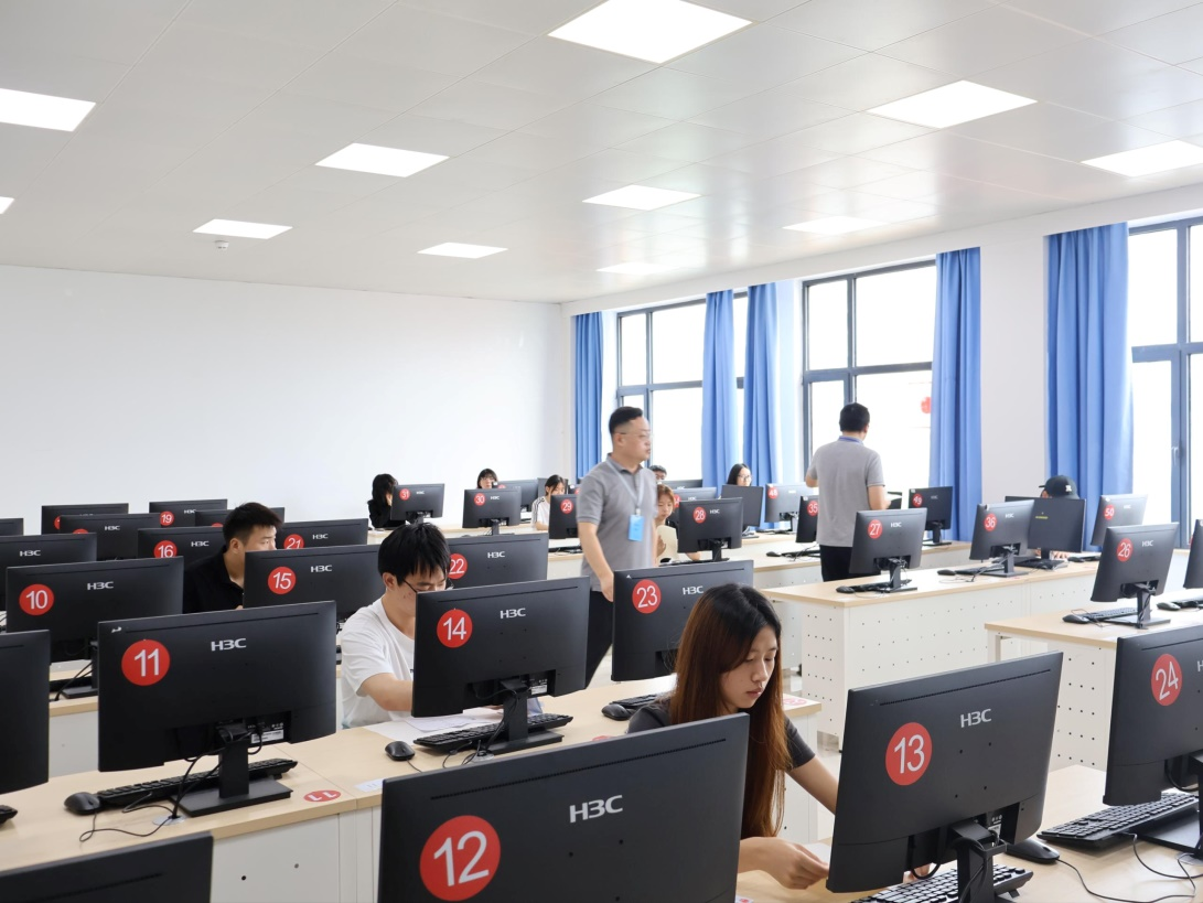 青島市首屆“技能新星”職業(yè)技能大賽物流與貨運(yùn)代理賽項(xiàng)在我校圓滿落幕，信息技術(shù)咨詢賦能賽事創(chuàng)新